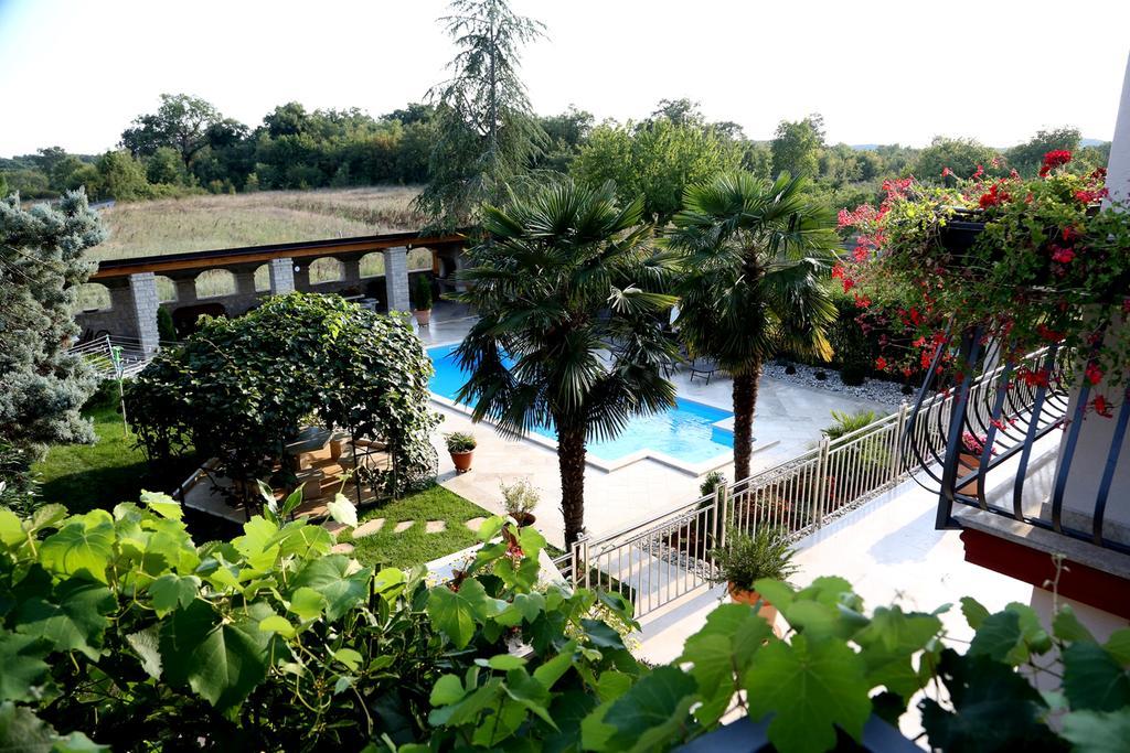 Apartments Max เวอร์ซาร์ ภายนอก รูปภาพ