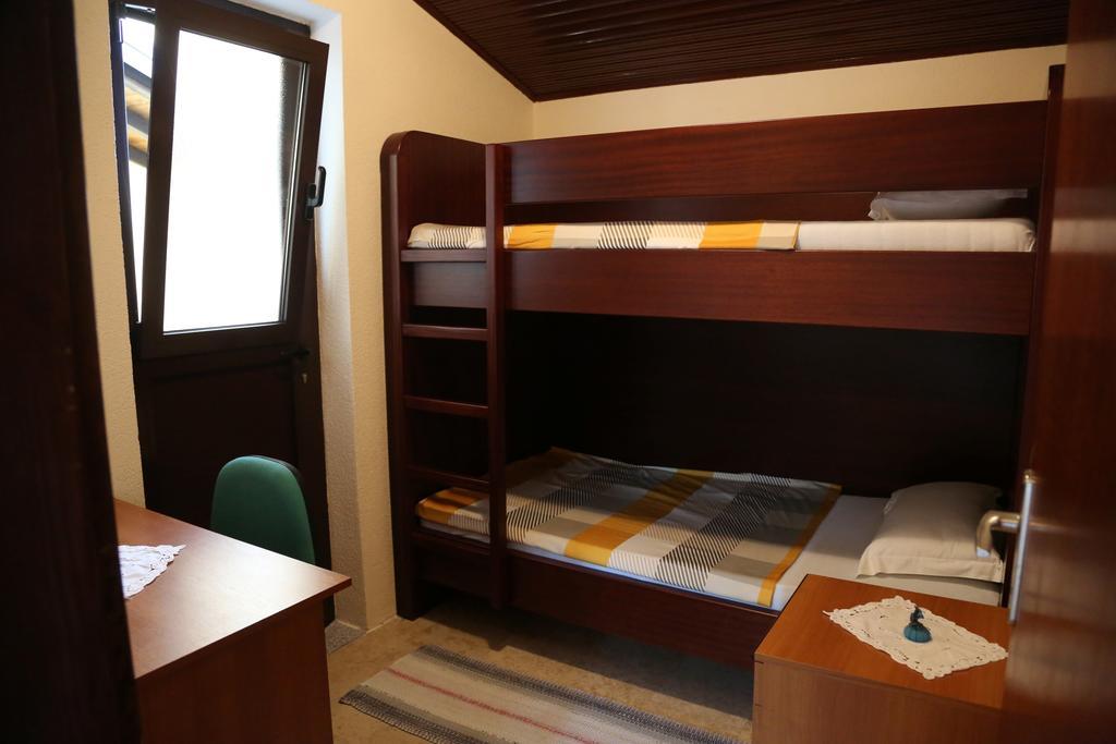 Apartments Max เวอร์ซาร์ ภายนอก รูปภาพ