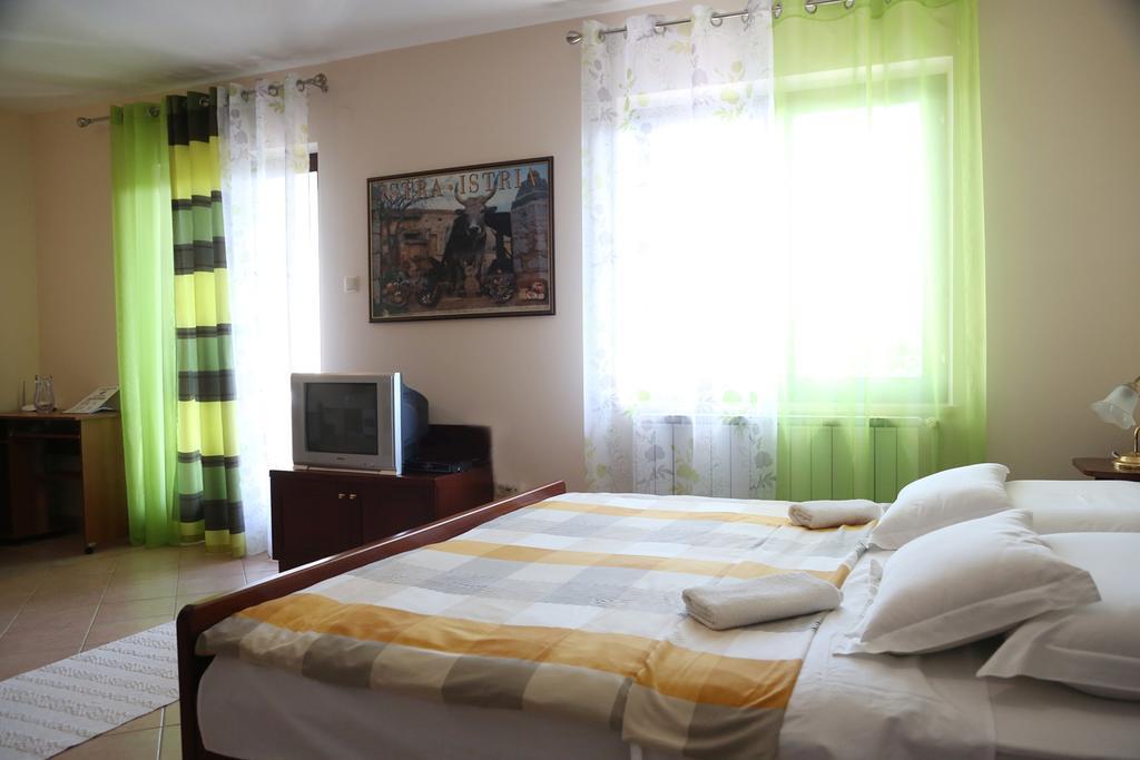 Apartments Max เวอร์ซาร์ ภายนอก รูปภาพ