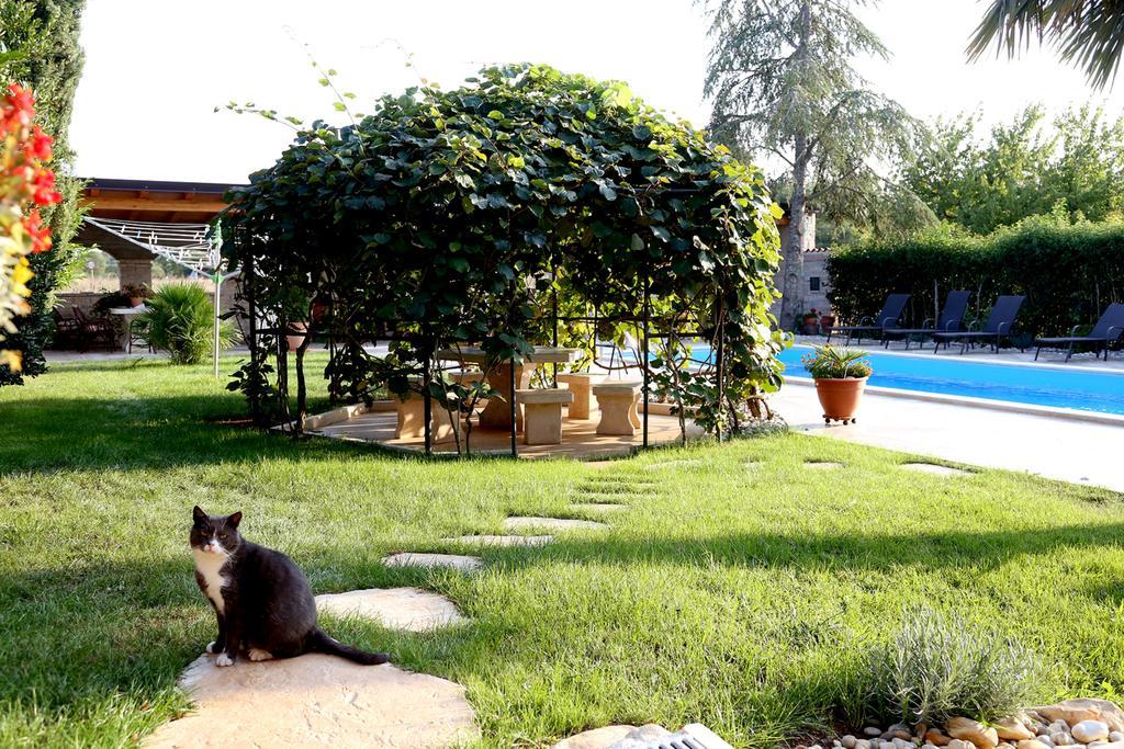 Apartments Max เวอร์ซาร์ ภายนอก รูปภาพ