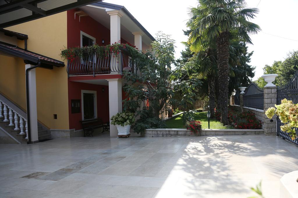 Apartments Max เวอร์ซาร์ ภายนอก รูปภาพ